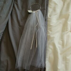 NWT Silver/'diamond' headpiece with veil white